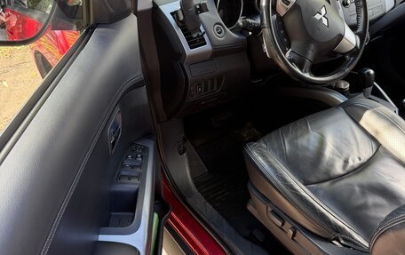 Mitsubishi Outlander III рестайлинг 3, 2011 год, 1 350 000 рублей, 13 фотография