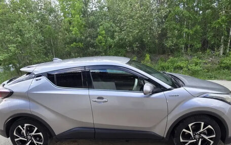 Toyota C-HR I рестайлинг, 2017 год, 1 780 000 рублей, 8 фотография