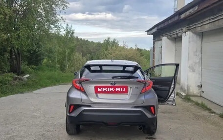 Toyota C-HR I рестайлинг, 2017 год, 1 780 000 рублей, 10 фотография