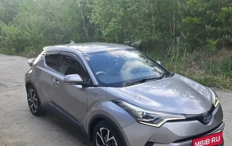 Toyota C-HR I рестайлинг, 2017 год, 1 780 000 рублей, 3 фотография
