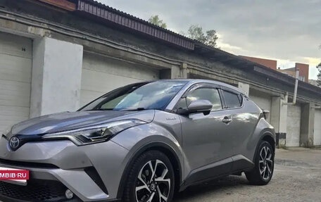 Toyota C-HR I рестайлинг, 2017 год, 1 780 000 рублей, 9 фотография