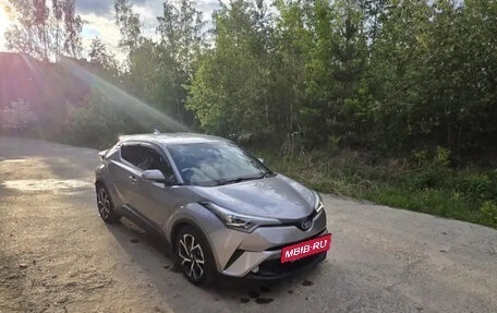 Toyota C-HR I рестайлинг, 2017 год, 1 780 000 рублей, 5 фотография