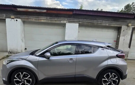 Toyota C-HR I рестайлинг, 2017 год, 1 780 000 рублей, 12 фотография