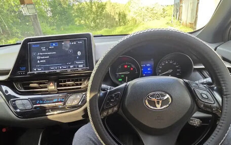 Toyota C-HR I рестайлинг, 2017 год, 1 780 000 рублей, 14 фотография