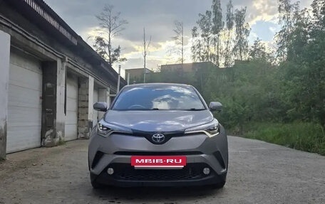 Toyota C-HR I рестайлинг, 2017 год, 1 780 000 рублей, 13 фотография