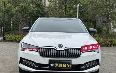 Skoda Superb, 2023 год, 3 788 020 рублей, 2 фотография