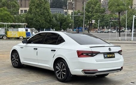 Skoda Superb, 2023 год, 3 788 020 рублей, 6 фотография
