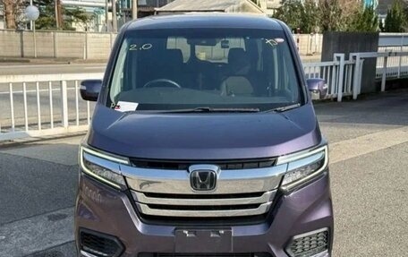 Honda Stepwgn IV, 2021 год, 1 990 000 рублей, 2 фотография