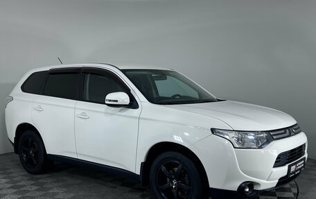 Mitsubishi Outlander III рестайлинг 3, 2013 год, 1 350 000 рублей, 3 фотография
