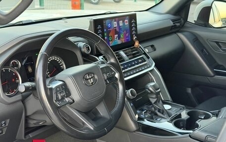 Toyota Land Cruiser, 2022 год, 8 990 000 рублей, 32 фотография