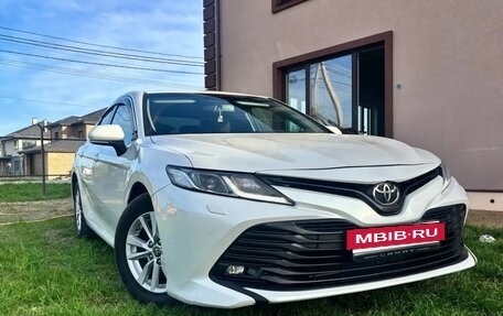 Toyota Camry, 2020 год, 2 800 000 рублей, 4 фотография