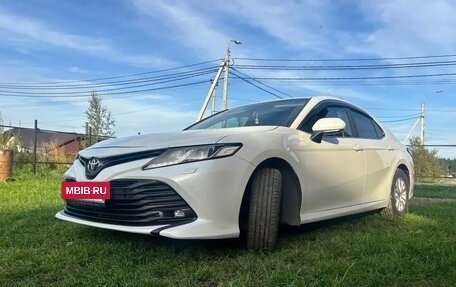 Toyota Camry, 2020 год, 2 800 000 рублей, 5 фотография