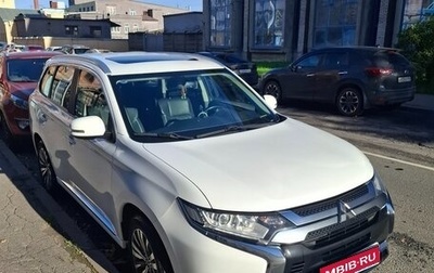 Mitsubishi Outlander III рестайлинг 3, 2022 год, 2 400 000 рублей, 1 фотография