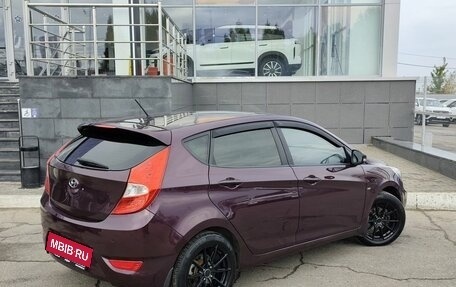Hyundai Solaris II рестайлинг, 2011 год, 670 000 рублей, 5 фотография