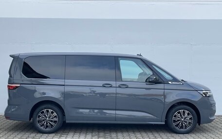 Volkswagen Multivan, 2023 год, 4 550 000 рублей, 3 фотография