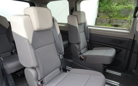 Volkswagen Multivan, 2023 год, 4 550 000 рублей, 16 фотография