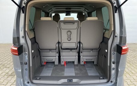 Volkswagen Multivan, 2023 год, 4 550 000 рублей, 19 фотография