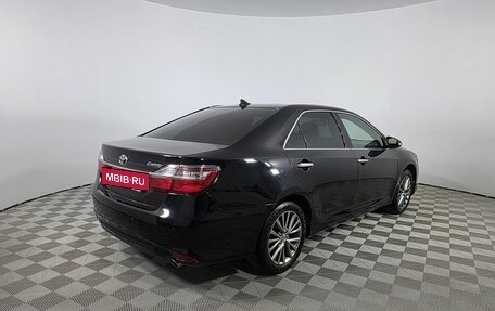 Toyota Camry, 2017 год, 1 750 000 рублей, 5 фотография