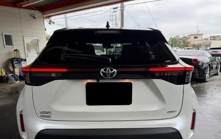 Toyota Yaris Cross, 2023 год, 1 599 000 рублей, 2 фотография