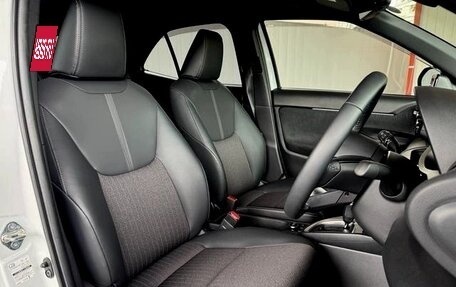 Toyota Yaris Cross, 2023 год, 1 599 000 рублей, 6 фотография