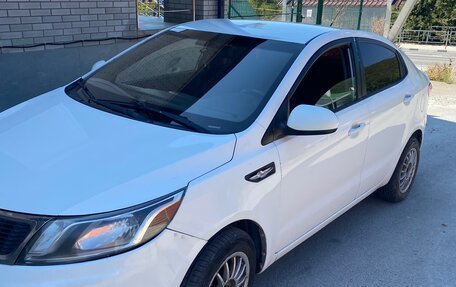 KIA Rio III рестайлинг, 2014 год, 380 000 рублей, 2 фотография