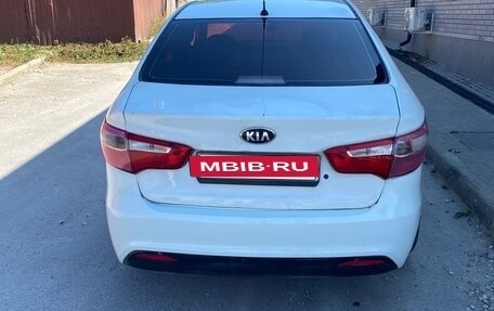 KIA Rio III рестайлинг, 2014 год, 380 000 рублей, 3 фотография