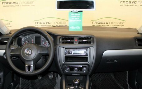 Volkswagen Jetta VI, 2011 год, 950 000 рублей, 4 фотография