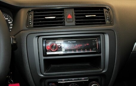 Volkswagen Jetta VI, 2011 год, 950 000 рублей, 24 фотография