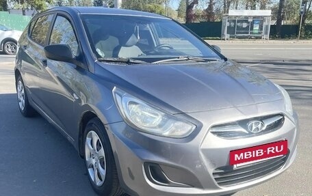 Hyundai Solaris II рестайлинг, 2012 год, 760 000 рублей, 3 фотография