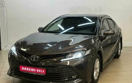 Toyota Camry, 2021 год, 2 990 000 рублей, 1 фотография