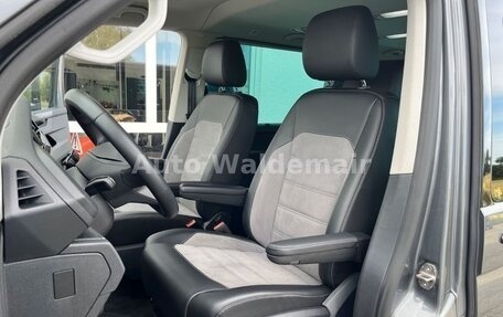 Volkswagen Multivan T6 рестайлинг, 2022 год, 6 800 000 рублей, 7 фотография
