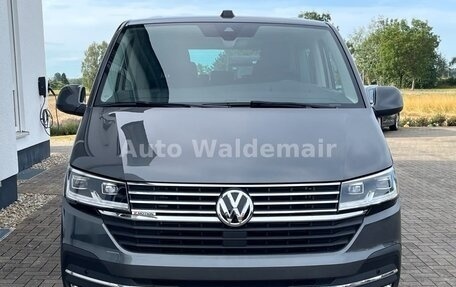 Volkswagen Multivan T6 рестайлинг, 2022 год, 6 800 000 рублей, 2 фотография