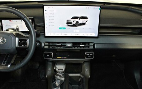 Toyota RAV4, 2026 год, 4 640 000 рублей, 15 фотография