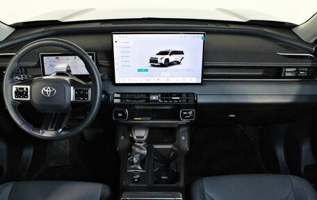 Toyota RAV4, 2026 год, 4 640 000 рублей, 14 фотография