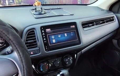 Honda Vezel, 2022 год, 1 720 000 рублей, 7 фотография