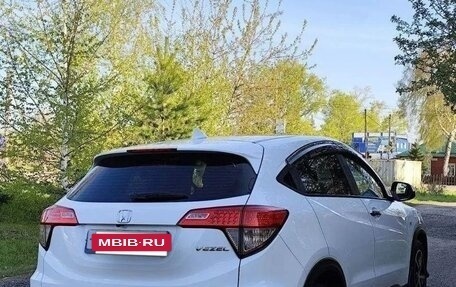 Honda Vezel, 2022 год, 1 720 000 рублей, 3 фотография