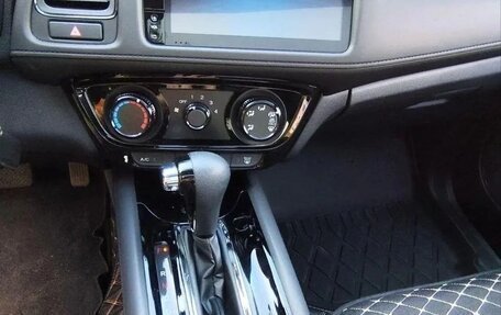 Honda Vezel, 2022 год, 1 720 000 рублей, 10 фотография