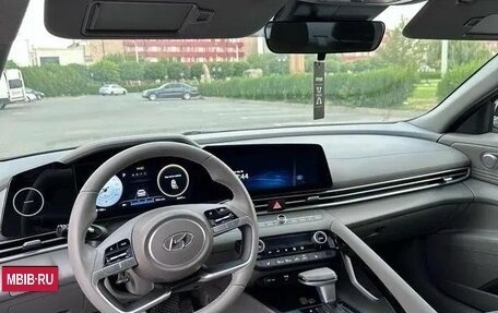 Hyundai Elantra, 2023 год, 1 780 000 рублей, 10 фотография