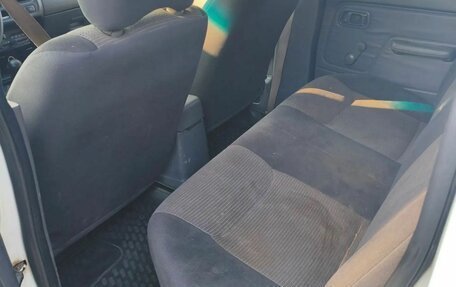 Nissan NP300, 2011 год, 950 000 рублей, 8 фотография