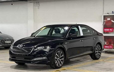 Skoda Superb III рестайлинг, 2025 год, 2 490 800 рублей, 1 фотография