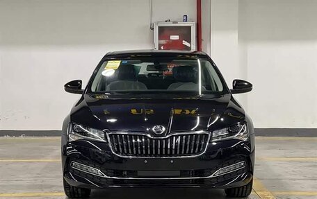 Skoda Superb III рестайлинг, 2025 год, 2 490 800 рублей, 2 фотография