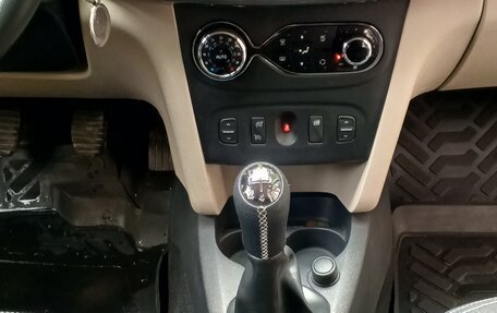 Renault Logan II, 2015 год, 775 000 рублей, 14 фотография