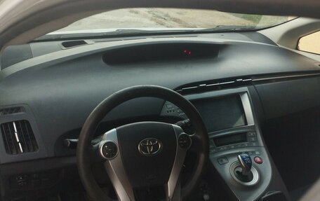 Toyota Prius, 2013 год, 1 050 000 рублей, 5 фотография