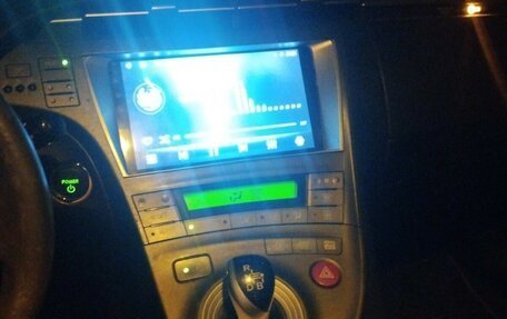 Toyota Prius, 2013 год, 1 050 000 рублей, 10 фотография