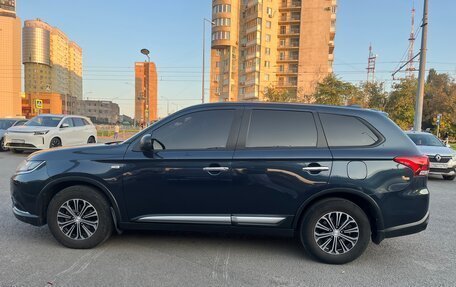 Mitsubishi Outlander III рестайлинг 3, 2019 год, 1 970 000 рублей, 3 фотография