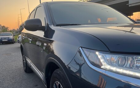 Mitsubishi Outlander III рестайлинг 3, 2019 год, 1 970 000 рублей, 5 фотография