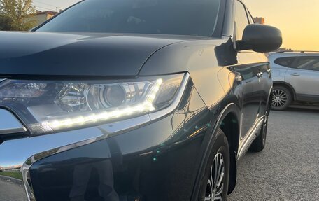 Mitsubishi Outlander III рестайлинг 3, 2019 год, 1 970 000 рублей, 6 фотография
