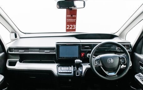 Honda Stepwgn IV, 2015 год, 1 650 000 рублей, 14 фотография
