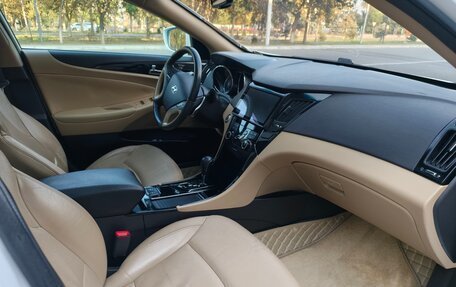 Hyundai Sonata VI, 2011 год, 1 320 000 рублей, 10 фотография