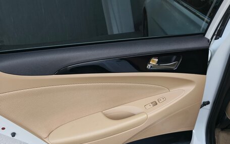 Hyundai Sonata VI, 2011 год, 1 320 000 рублей, 13 фотография